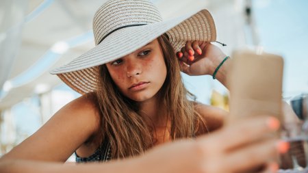 Photoderm Woman with hat